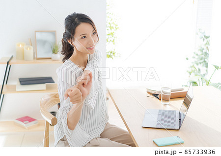 女性 在宅ワーク 20代 30代 女性 在宅ワーク 20代 30代 85733936