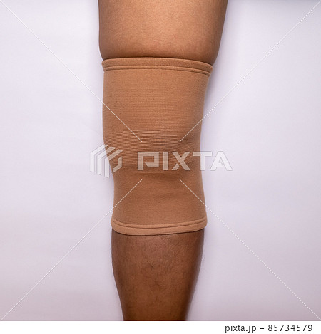 Use a knee support to support your leg as directed by your doctor to help keep your muscles from overworked after an injury. Use a knee support to support your leg as directed by your doctor to help keep your muscles from overworked after an injury. 85734579