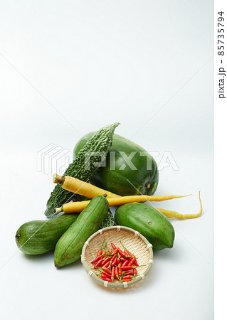 ビタミンたっぷりな沖縄の島野菜の集合写真 85735794