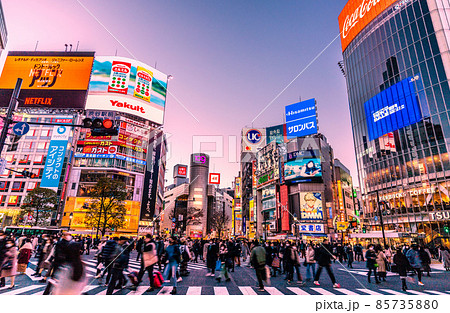 日本の東京都市景観 6波ステルス極超速感染…東京2198人・全国1万人超。渋谷は脅威の人流…＝12日 85735880