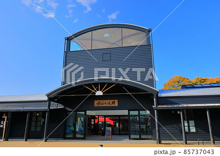 【大分県】晴天下の由布院駅舎 【大分県】晴天下の由布院駅舎 85737043