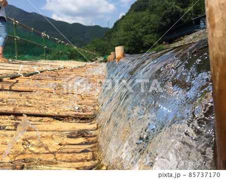 夏の田舎の川辺 夏の田舎の川辺 85737170