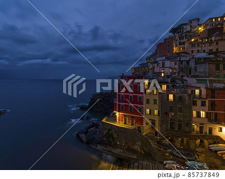 イタリア チンクエ・テッレ 【リオマッジョーレ】夜景 / Riomaggiore, Italy 85737849