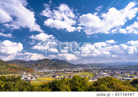 《香川県》丸亀市の街並み・さわやかな青空 85738487