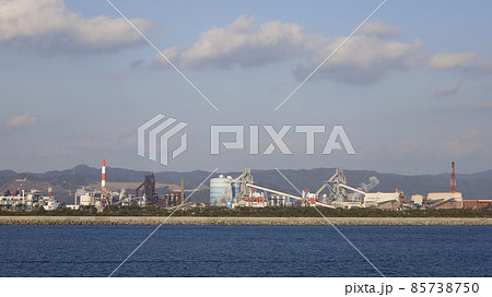 和歌山港の海から見た日本製鉄関西製鉄所和歌山地区 85738750