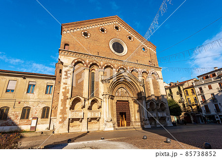 Facade of the Church of San Lorenzo in Vicenza Veneto Italy Facade of the Church of San Lorenzo in Vicenza Veneto Italy 85738852