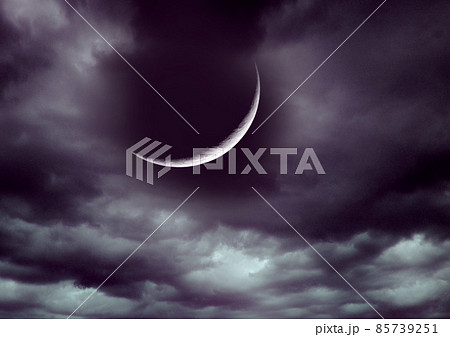 The moon in the night skyのイラスト素材 [85739251] - PIXTA