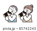 恵方巻を食べるこども 85742243