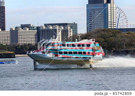 伊豆諸島を結ぶトビウオ…東京港を行くジェットホイル 85742809