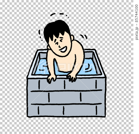 水風呂に入る男性 85744100