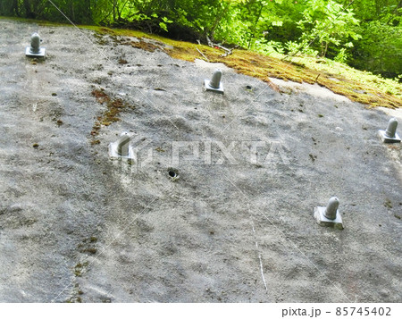 擁壁　土砂崩れ防止　水抜き穴（東北地方） 85745402