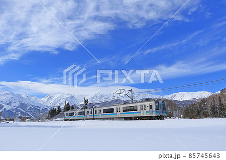 大糸線 冬の白馬山麓 大糸線 冬の白馬山麓 85745643