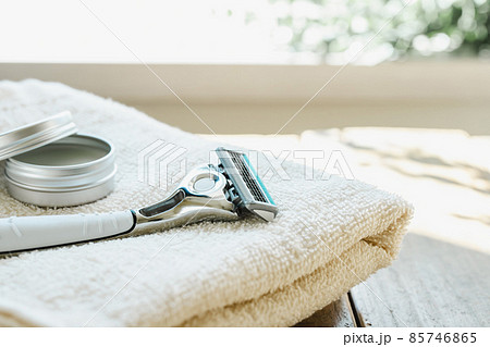 T字カミソリ ムダ毛処理のイメージ素材 T字カミソリ ムダ毛処理のイメージ素材 85746865