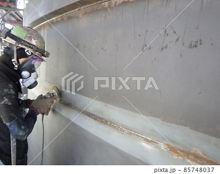 タンクの塗装工事（溶接部の素地調整施工状況） 85748037