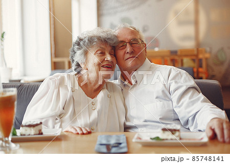 Beautiful old couple sitting in a cafe Beautiful old couple sitting in a cafe 85748141