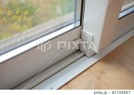 吐き出し窓の鍵 85748807