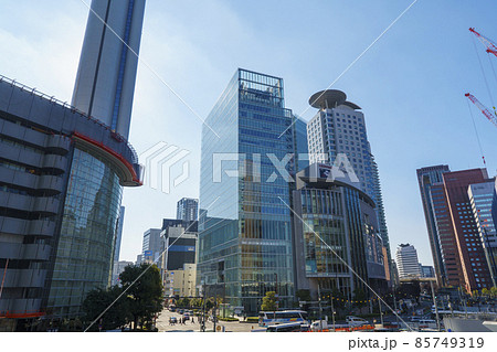 JR大阪駅から西梅田方面　大阪都市風景 85749319
