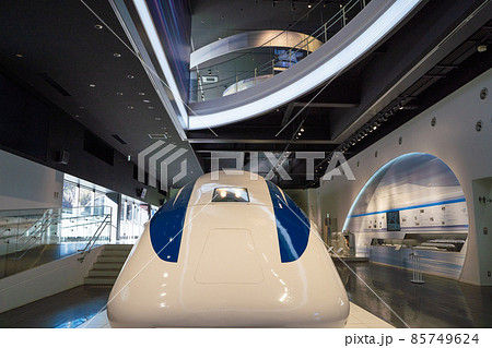 山梨県立リニア見学センターに展示されているリニアモーターカー 85749624