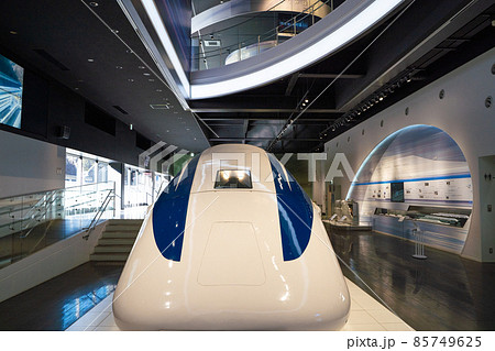 山梨県立リニア見学センターに展示されているリニアモーターカー 85749625