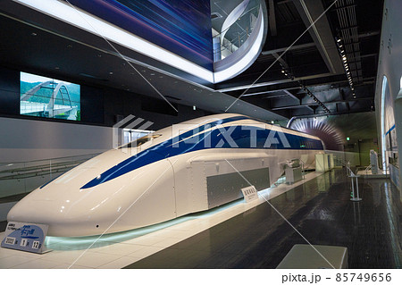 山梨県立リニア見学センターに展示されているリニアモーターカー 85749656