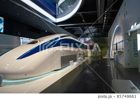 山梨県立リニア見学センターに展示されているリニアモーターカー 85749661