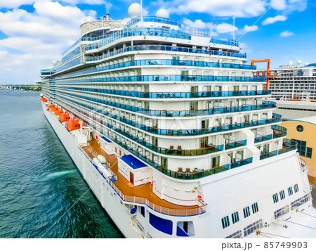 Big cruise ship at seaport Fort Lauderdale Big cruise ship at seaport Fort Lauderdale 85749903
