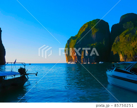 The blurred image of Maya Bay - Beautiful beach in Phi Phi Island,,Thailand The blurred image of Maya Bay - Beautiful beach in Phi Phi Island,,Thailand 85750251