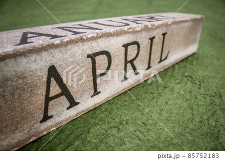 April text on grunge wooden block 85752183