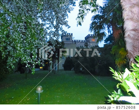 Scaliger Castle in Sirmione on lake Garda 85752608