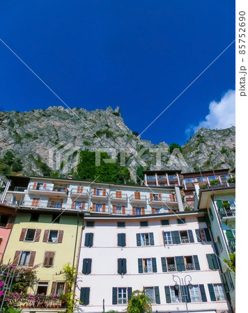 Limone sul Garda, Italy - The boardwalk with fountain 85752690