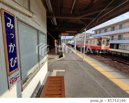天浜線三ヶ日駅に停車するTH2100形国鉄色 85753196