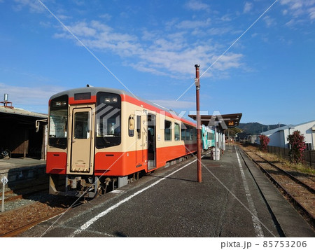 遠州森駅に停車する天浜線車両(登録有形文化財) 遠州森駅に停車する天浜線車両(登録有形文化財) 85753206