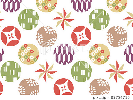 丸くてかわいい深みのある色のカラフルな和柄 85754716