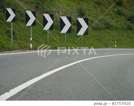road curve sign road curve sign 85757010