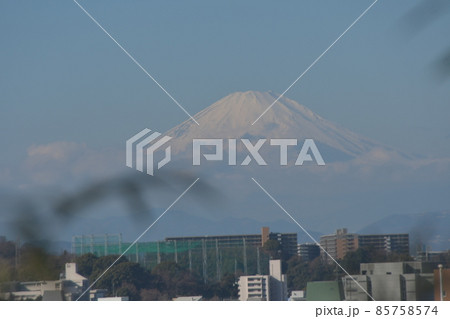 富士山と雲　鎌倉市　梶原住宅から 85758574