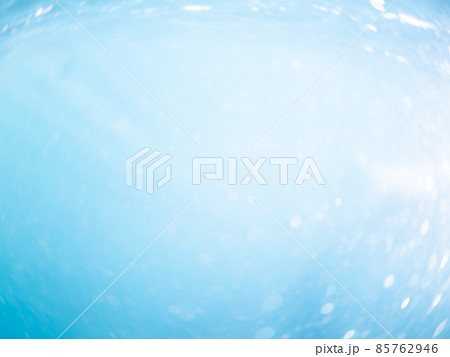 光る水中 85762946