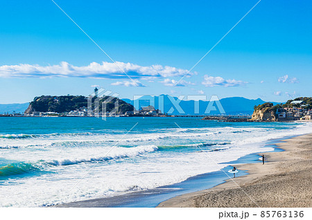 湘南海岸　江の島と七里ヶ浜 85763136