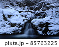 岩手県奥州市　冬の滝 85763225