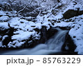岩手県奥州市　冬の滝 85763229