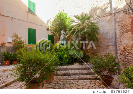Beautiful street in Valldemossa, famous old mediterranean village of Majorca Spain. Beautiful street in Valldemossa, famous old mediterranean village of Majorca Spain. 85765627