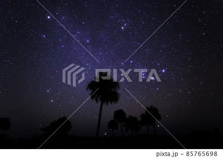 《宮崎県 かんなフラワーガーデン》恋ヶ浦展望台からの星空と冬のダイヤモンド 85765698