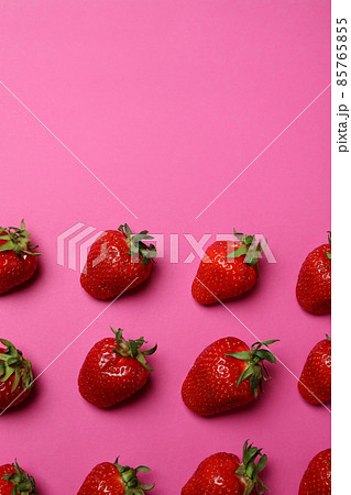 Fresh tasty strawberry with leaves on pink background 85765855