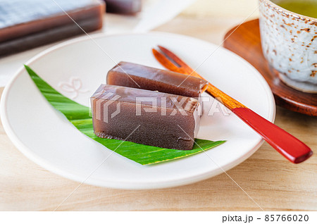 お皿の上の羊羹 お皿の上の羊羹 85766020