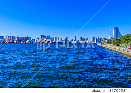 【東京の都市風景】東京国際クルーズターミナルから対岸の眺望 85766584