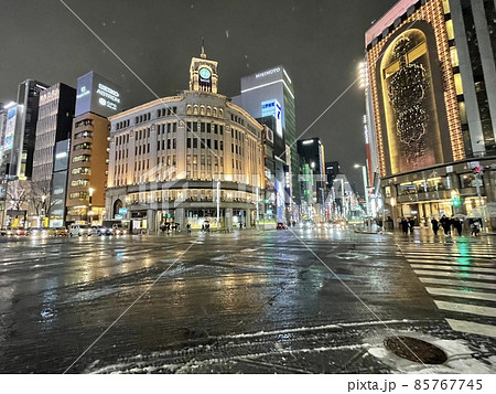 2022年1月の大雪が降った東京の銀座4丁目交差点 2022年1月の大雪が降った東京の銀座4丁目交差点 85767745