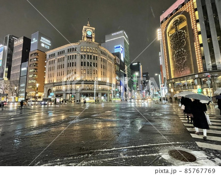 2022年1月の大雪が降った東京の銀座4丁目交差点 2022年1月の大雪が降った東京の銀座4丁目交差点 85767769