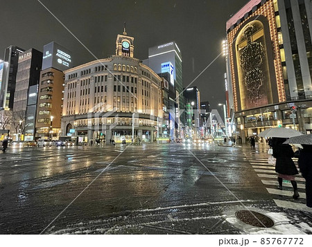 2022年1月の大雪が降った東京の銀座4丁目交差点 2022年1月の大雪が降った東京の銀座4丁目交差点 85767772