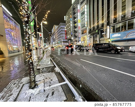 2022年1月の大雪が降った東京の銀座4丁目交差点 2022年1月の大雪が降った東京の銀座4丁目交差点 85767775