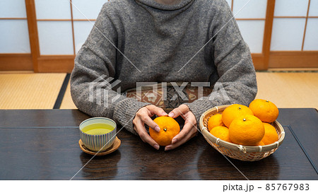 和室|こたつとミカンと日本茶 和室|こたつとミカンと日本茶 85767983