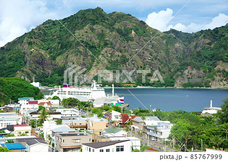 小笠原諸島／父島の大村地区とおがさわら丸 85767999